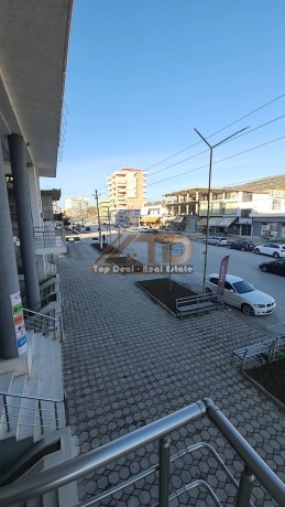 shitet-dyqan-hapsir-mundesi-kthimi-ne-dhoma-airbnb-hotelerie-apartamente-lushnje-rruge-kryesore-big-7