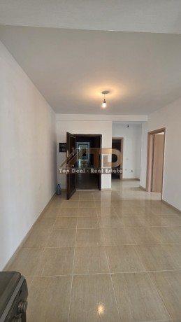 shitet-apartament-21-ne-shetitoren-e-palmave-lushnje-big-1