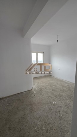 shitet-apartament-21-ne-lagjen-gafurr-muco-lushnje-big-3