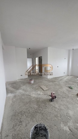 shitet-apartament-21-ne-lagjen-gafurr-muco-lushnje-big-5