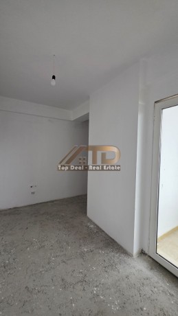 shitet-apartament-21-ne-lagjen-gafurr-muco-lushnje-big-1