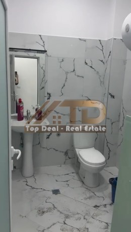 shitet-dyqan-prane-qendres-sanitare-lushnje-rruge-kryesore-big-3