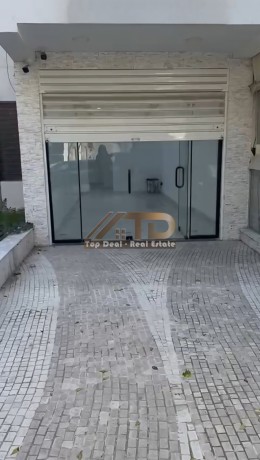 shitet-dyqan-prane-qendres-sanitare-lushnje-rruge-kryesore-big-0