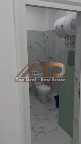 shitet-dyqan-prane-qendres-sanitare-lushnje-rruge-kryesore-big-2