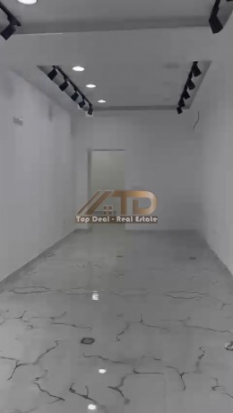 shitet-dyqan-prane-qendres-sanitare-lushnje-rruge-kryesore-big-1