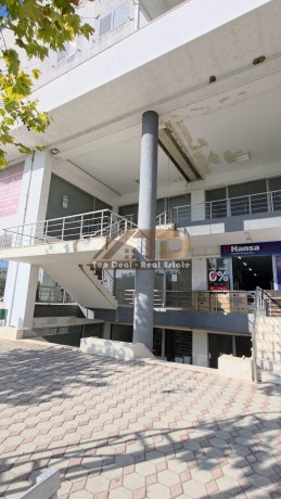 shitet-dyqan-ne-rruge-kryesore-lushnje-big-0