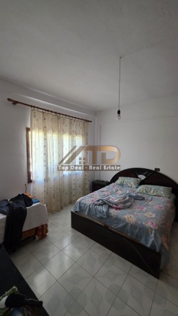 shitet-ose-jepet-me-qera-godine-sherbimi-dhe-shtepi-ne-lushnje-rruge-kryesore-big-12