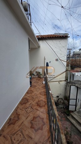 shitet-apartament-21-kisha-lushnje-afer-qendres-big-1