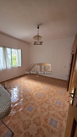 shitet-apartament-21-kisha-lushnje-afer-qendres-big-9