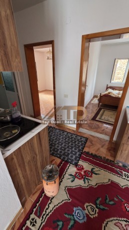 shitet-apartament-21-kisha-lushnje-afer-qendres-big-5