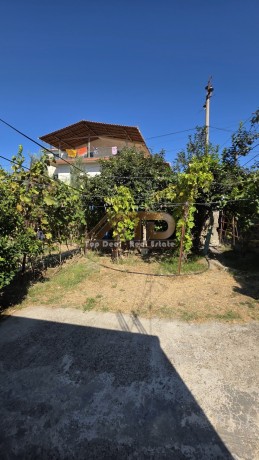 shitet-shtepi-private-prane-spitalit-lushnje-big-9