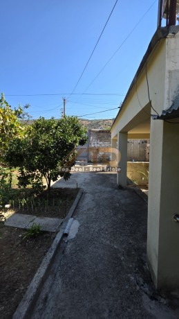 shitet-shtepi-private-prane-spitalit-lushnje-big-12