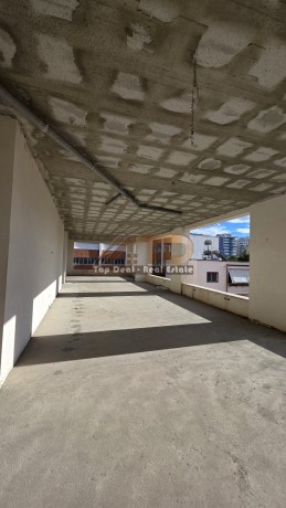 shitet-njesi-komerciale-mundesi-kthimi-ne-apartamente-dhoma-qira-qender-qyteti-lushnje-big-0