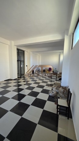 shitet-dyqan-njesi-komerciale-prane-qendres-sanitare-lushnje-big-6