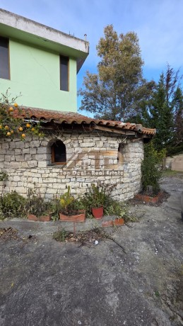 shitet-objekt-me-truall-ne-kasharaj-lushnje-i-pozicionuar-shume-prane-liqenit-rezervuarit-4-km-nga-qendra-e-qytetit-te-lushnjes-big-12