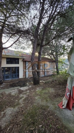 shitet-objekt-me-truall-ne-kasharaj-lushnje-i-pozicionuar-shume-prane-liqenit-rezervuarit-4-km-nga-qendra-e-qytetit-te-lushnjes-big-3