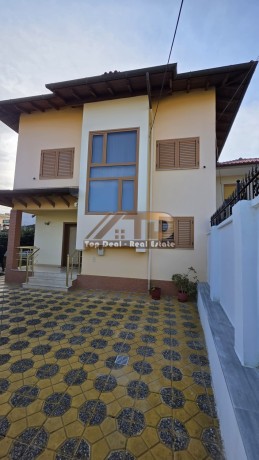 shitet-vile-2-kateshe-post-parkimi-vila-eshte-e-investuar-dhe-shume-prane-qendres-se-qytetit-lushnje-big-0