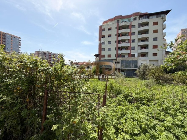 shitet-truall-me-siperfaqe-558-m2-ndodhur-ne-rrugen-aleksander-xhuvani-lushnje-qytet-vija-e-dyte-e-rruges-shetitorja-e-palmave-big-1